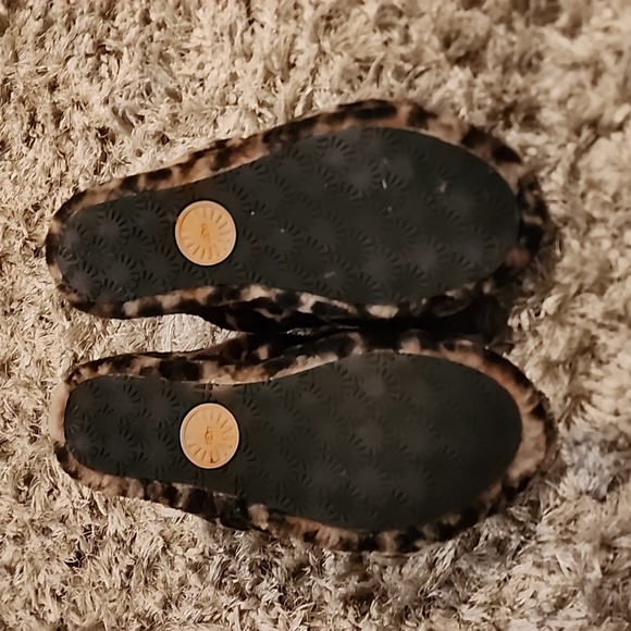 UGG fluff Yeah slides - Picture 3 of 3